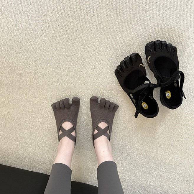 ถุงเท้าโยคะแบบไขว้สำหรับผู้หญิ - Pilates Yoga Studio บทวิจารณ์และราคา